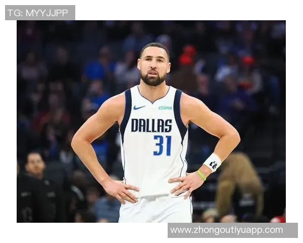 克莱替补首节表现出色5分钟内贡献5分2板1助1断展现冷静实力