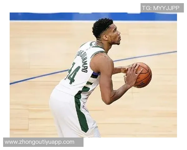 字母哥半场火力全开18分罚球命中率高暴扣两次震撼全场