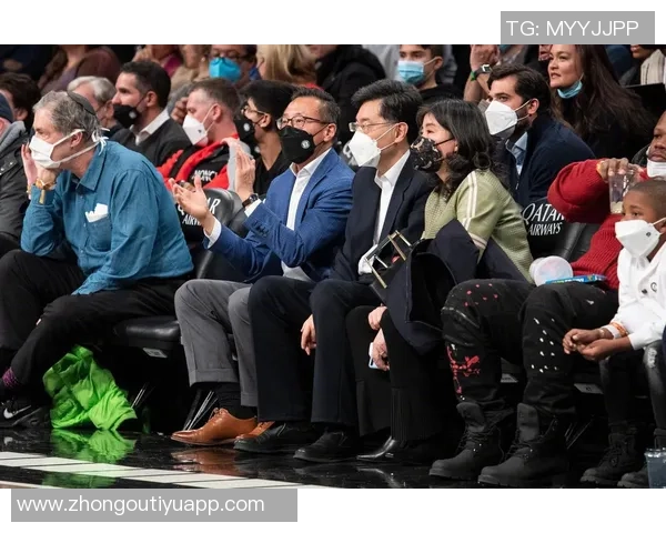 篮网中国官方拉拉队Brooklyn8签约中国经理人杨舒越引发热议