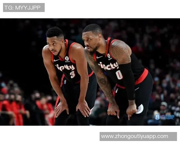 十年兄弟情深利拉德致敬CJ重聚时刻情感涌动难以自已 十年兄弟情深利拉德致敬CJ重聚时刻情感涌动难以自已