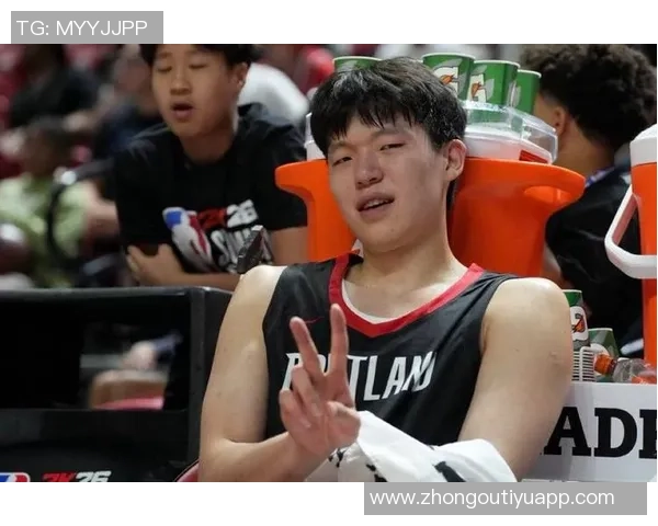 杨瀚森在比赛中表现出色需加强防守与无球跑动提升实力