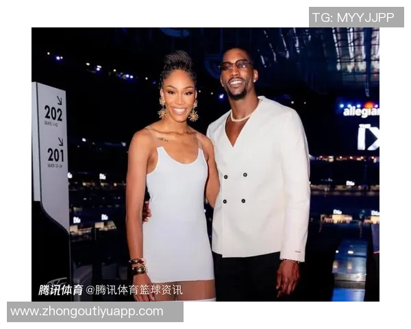 热火祝贺阿贾夺生涯第三冠阿德巴约与其合影庆祝 热火祝贺阿贾夺生涯第三冠阿德巴约与其合影庆祝