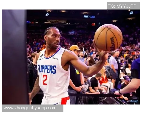 莱昂纳德表现平稳全队最高得分21分但正负值却为负11引人关注 莱昂纳德表现平稳全队最高得分21分但正负值却为负11引人关注